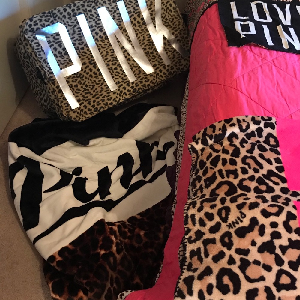 **Auria** Victoria’s Secret leopard Sherpa